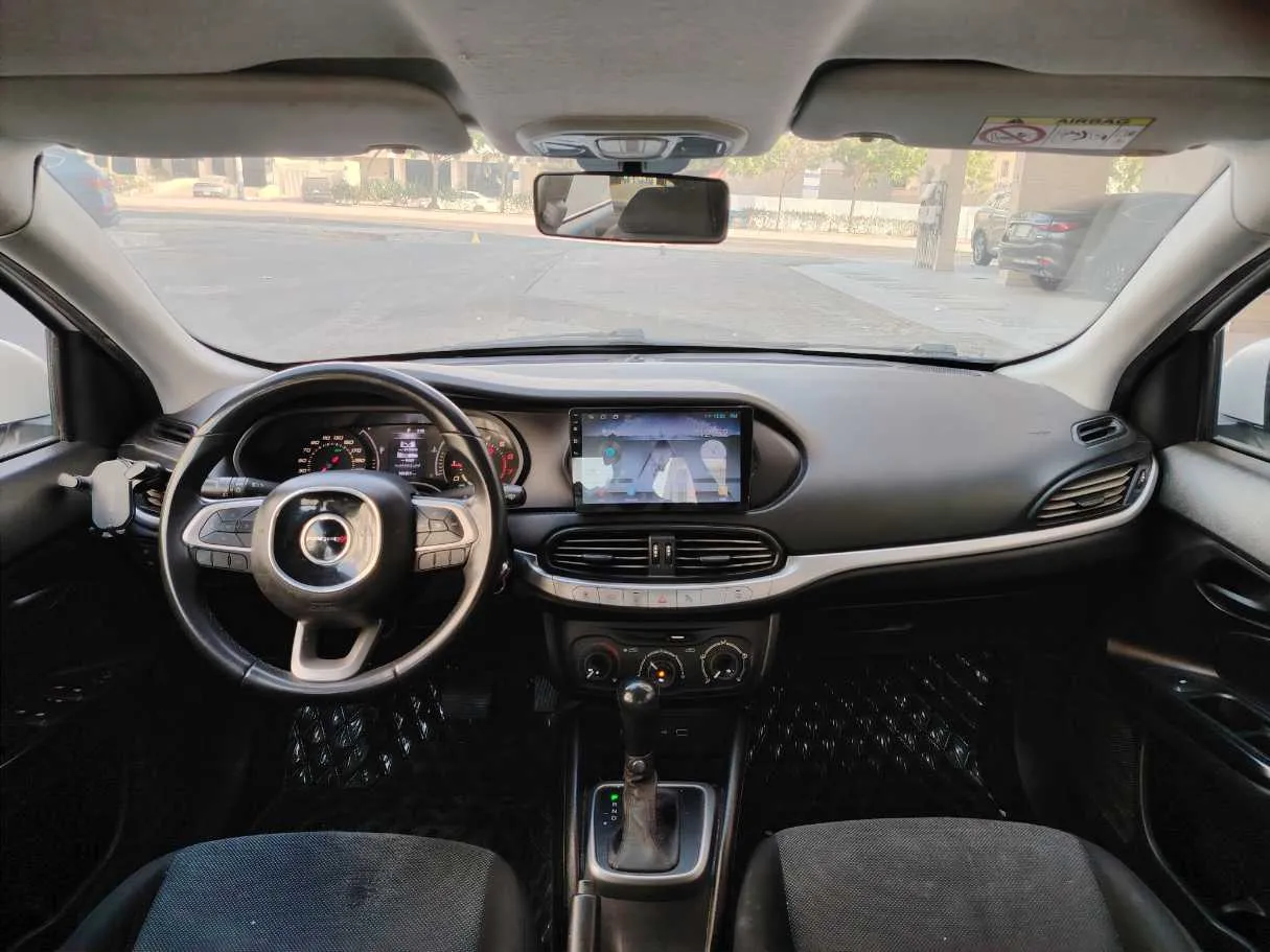 Car image 16