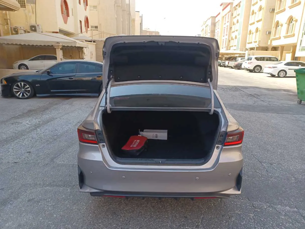 Car image 18