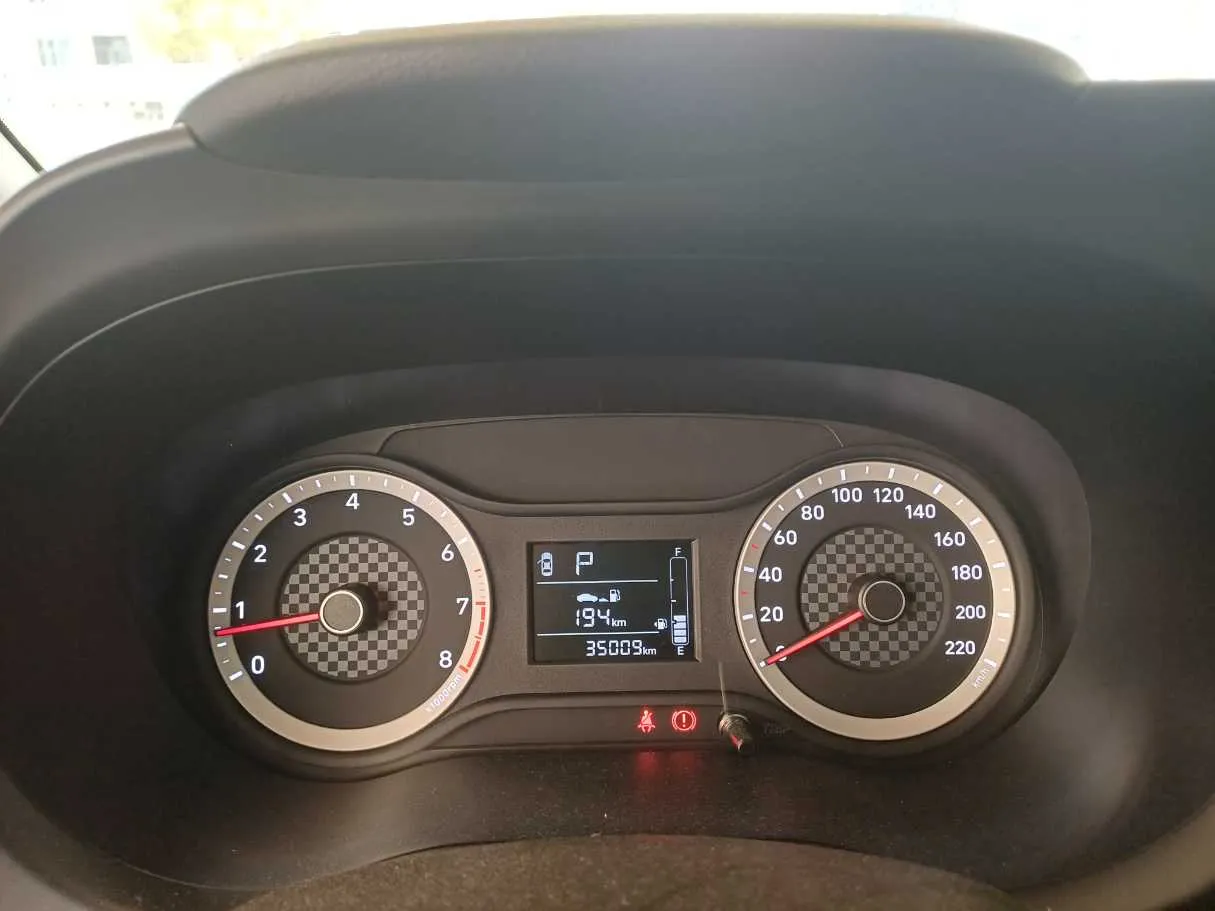 Car image 19