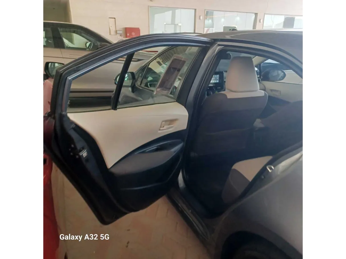 Car image 10
