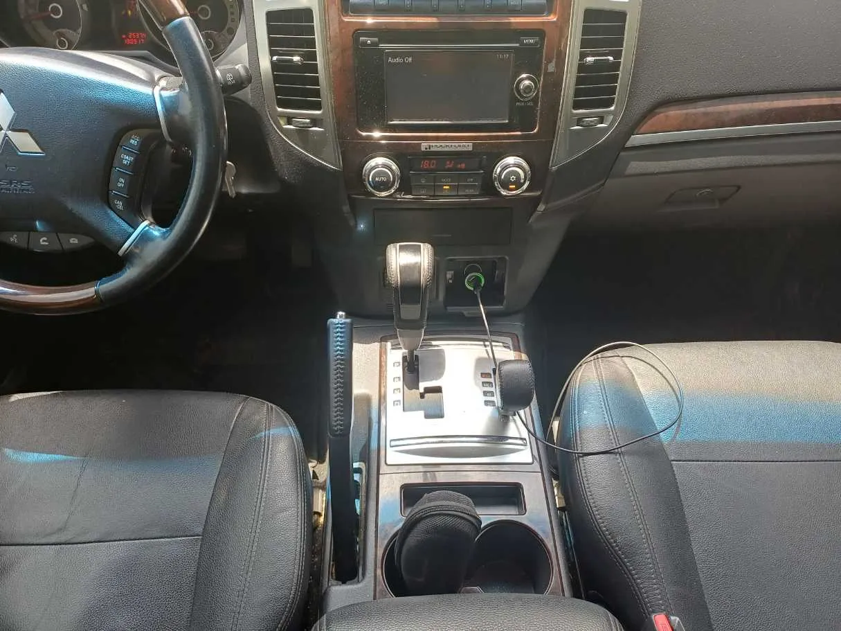 Car image 17