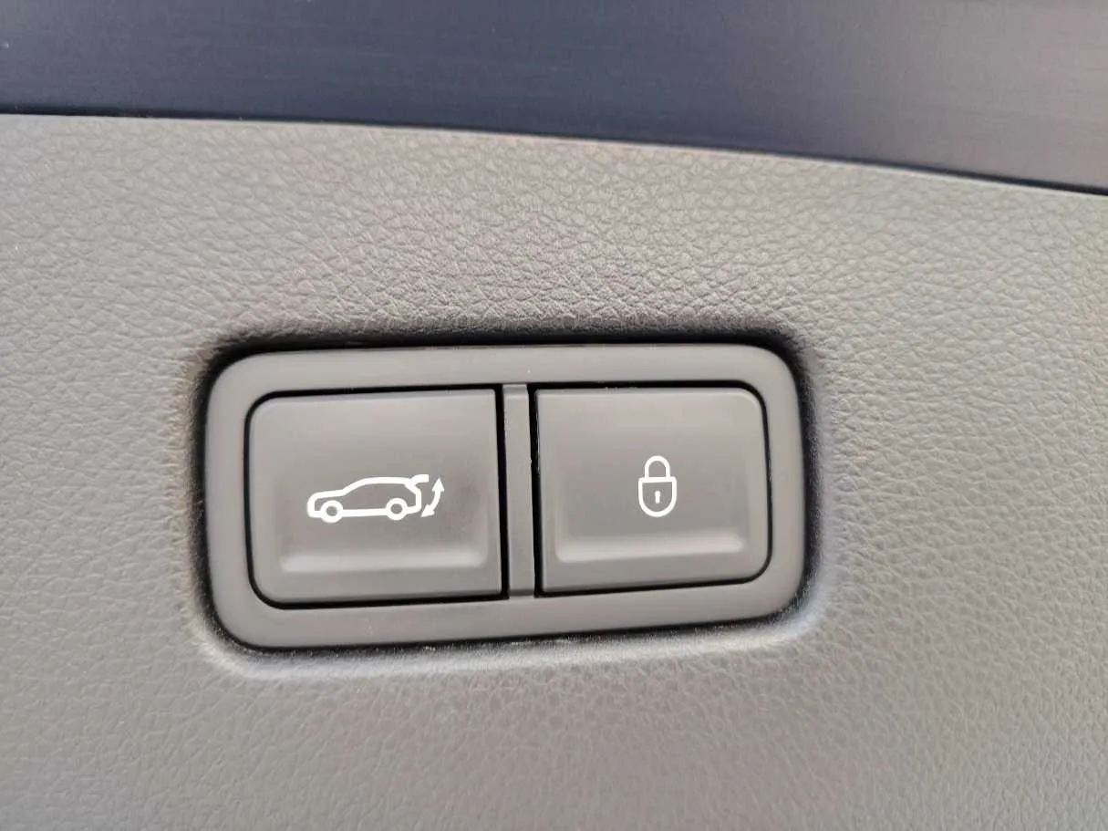 Car image 38