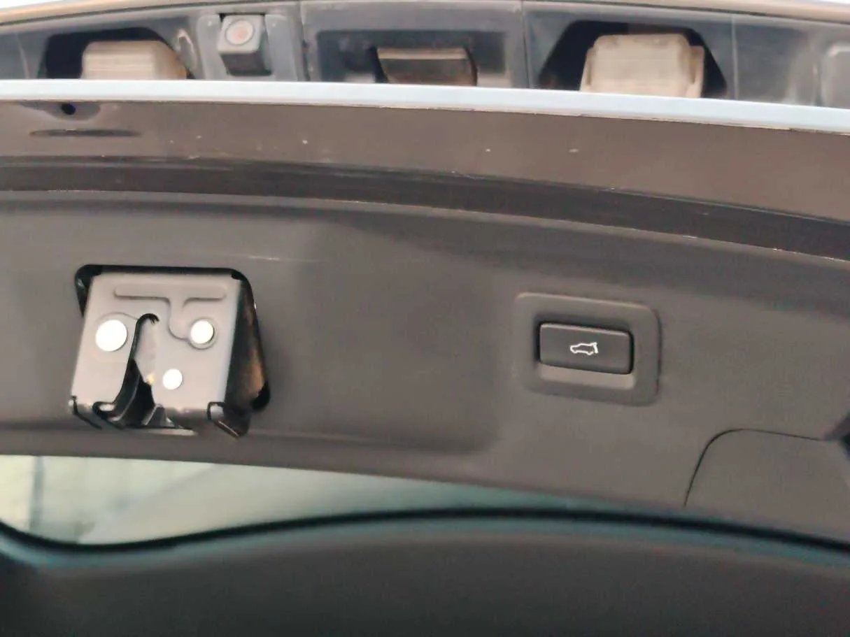 Car image 38