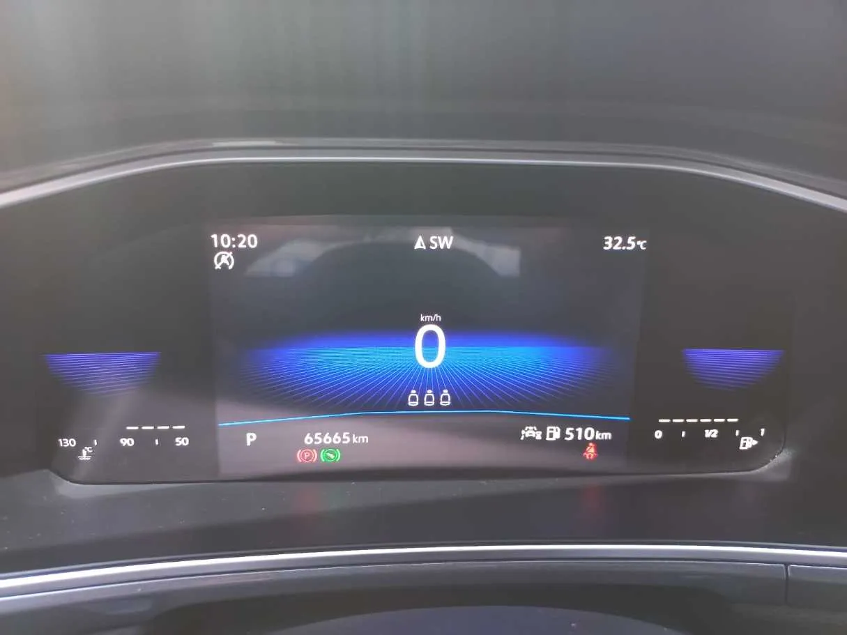 Car image 18