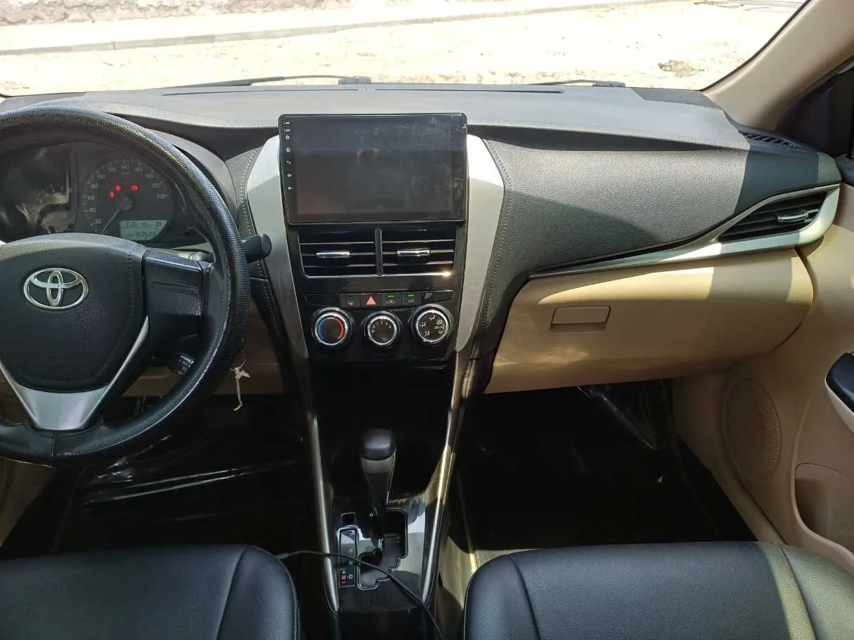 Car image 16