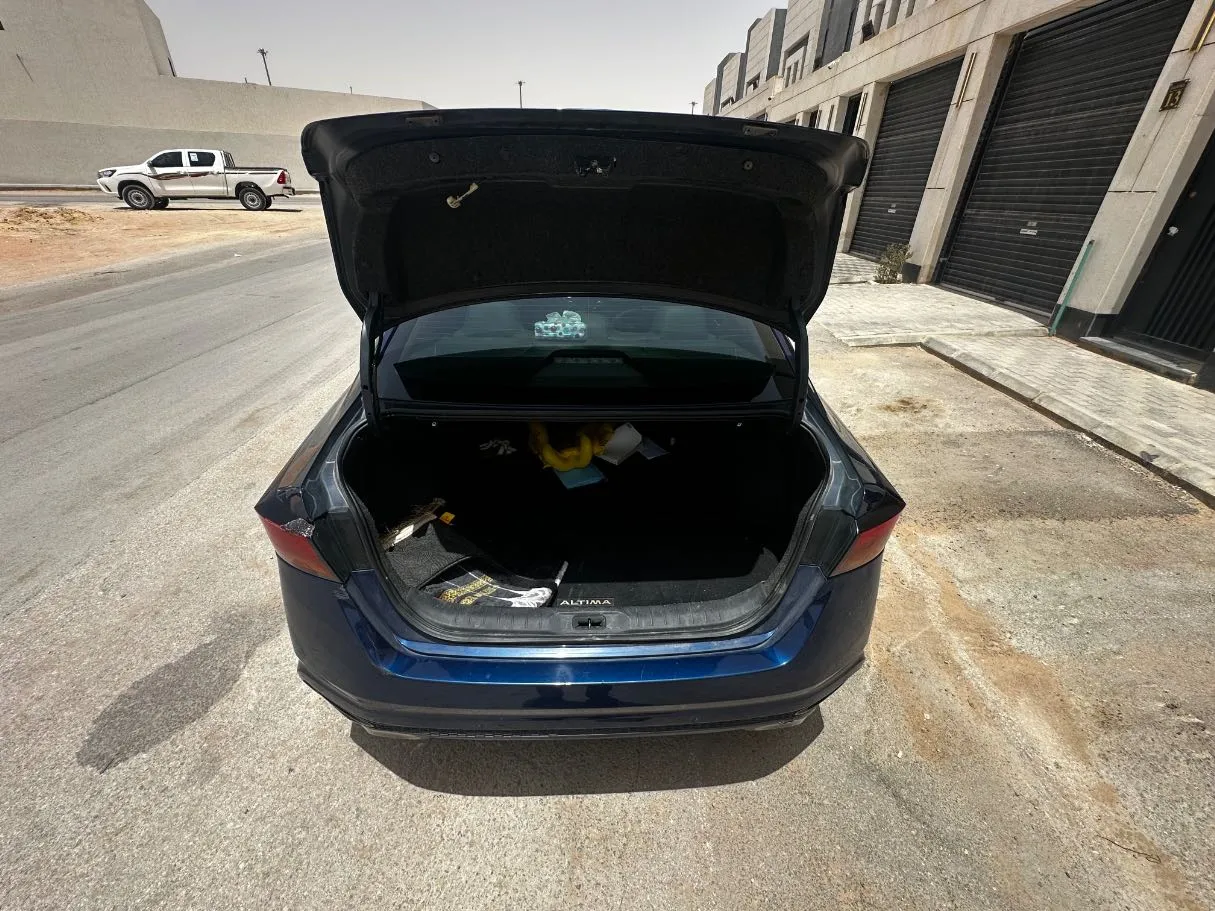 Car image 21