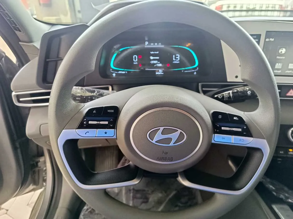 Car image 14