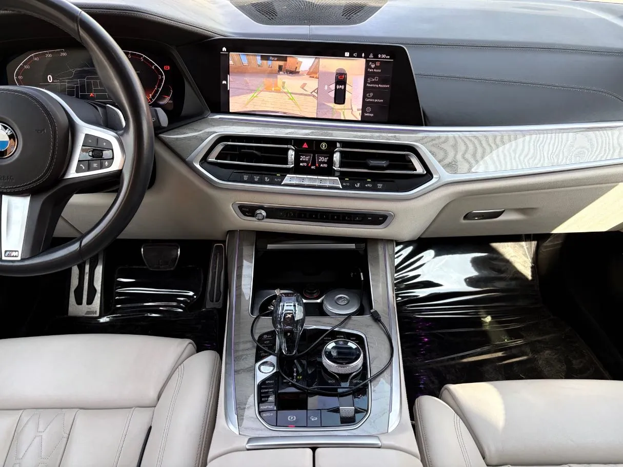Car image 18