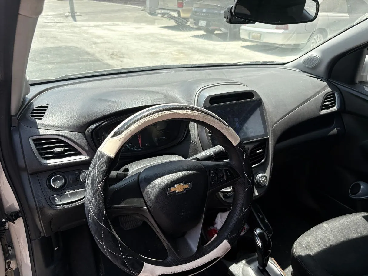 Car image 11