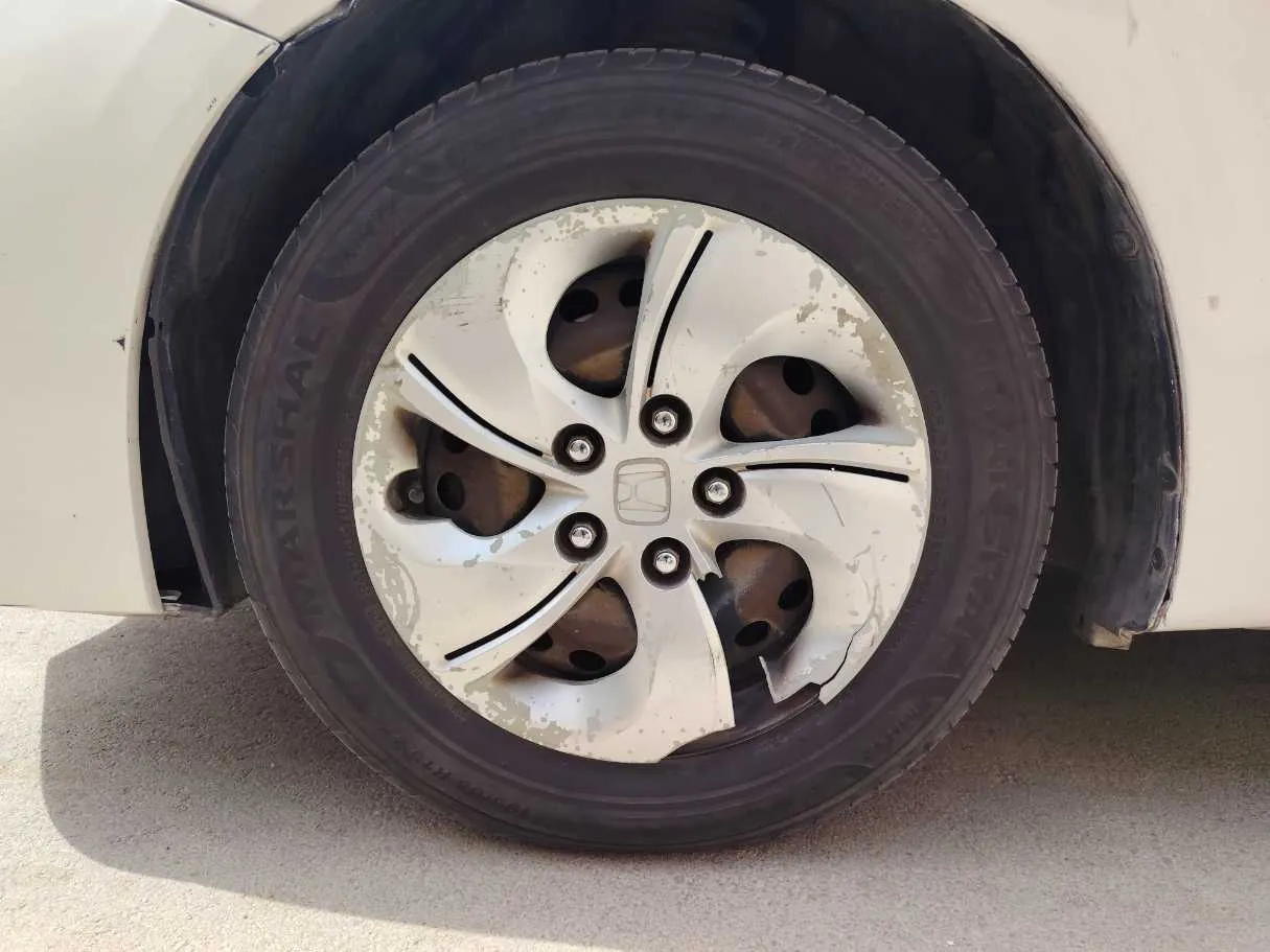 Car image 10