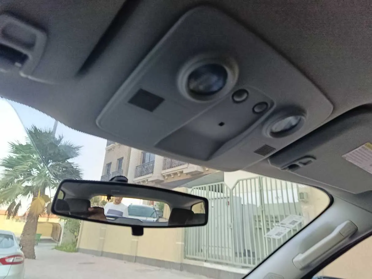 Car image 30