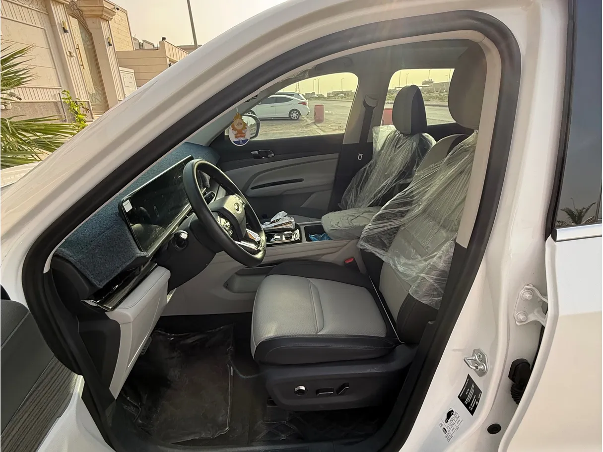 Car image 8