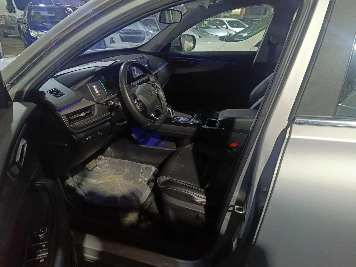 Car image 9