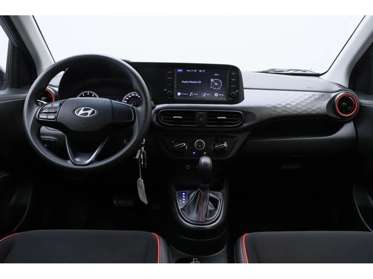 Car image 14