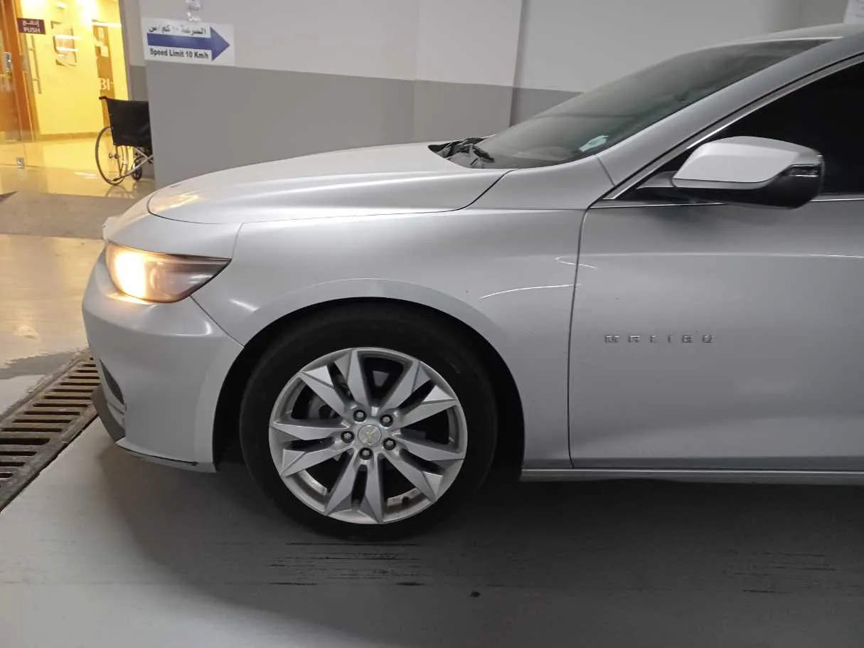 Car image 9