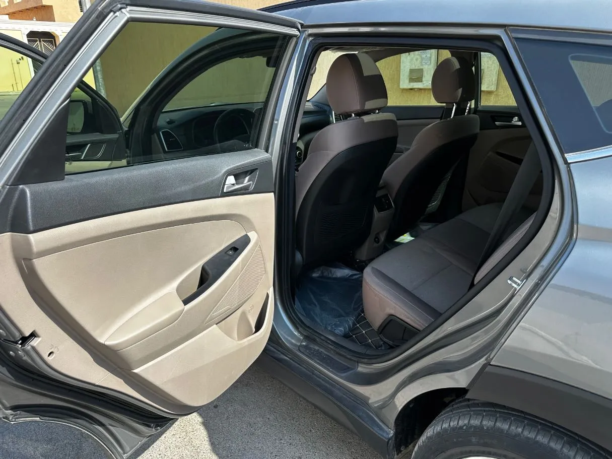 Car image 13