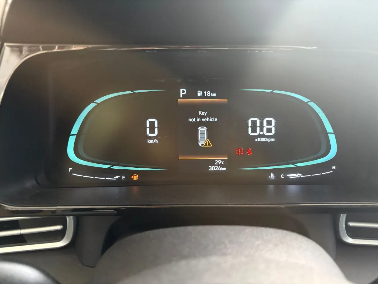 Car image 9