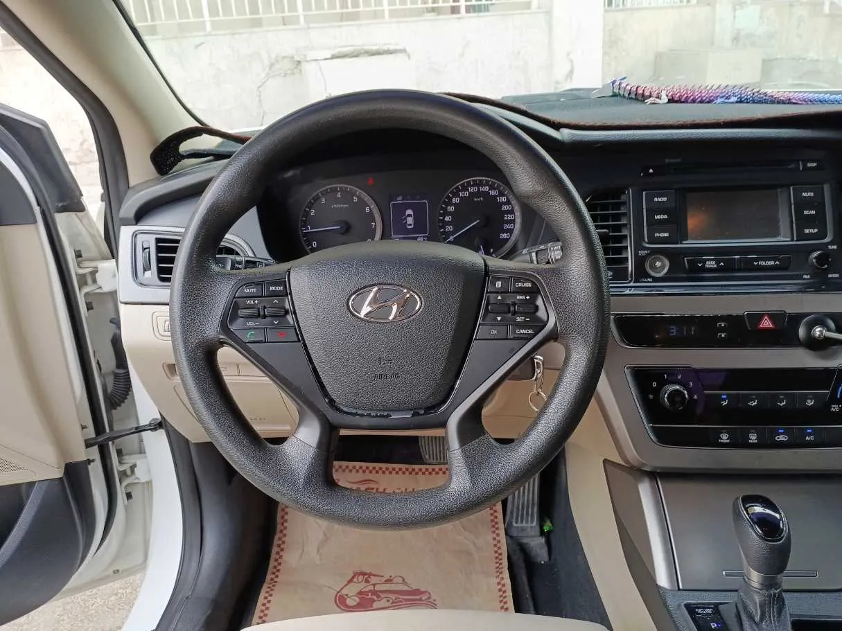 Car image 17