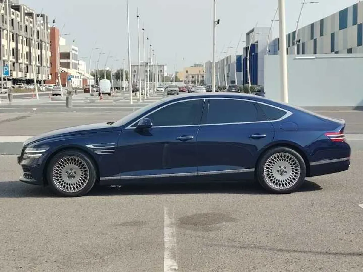 Car image 8