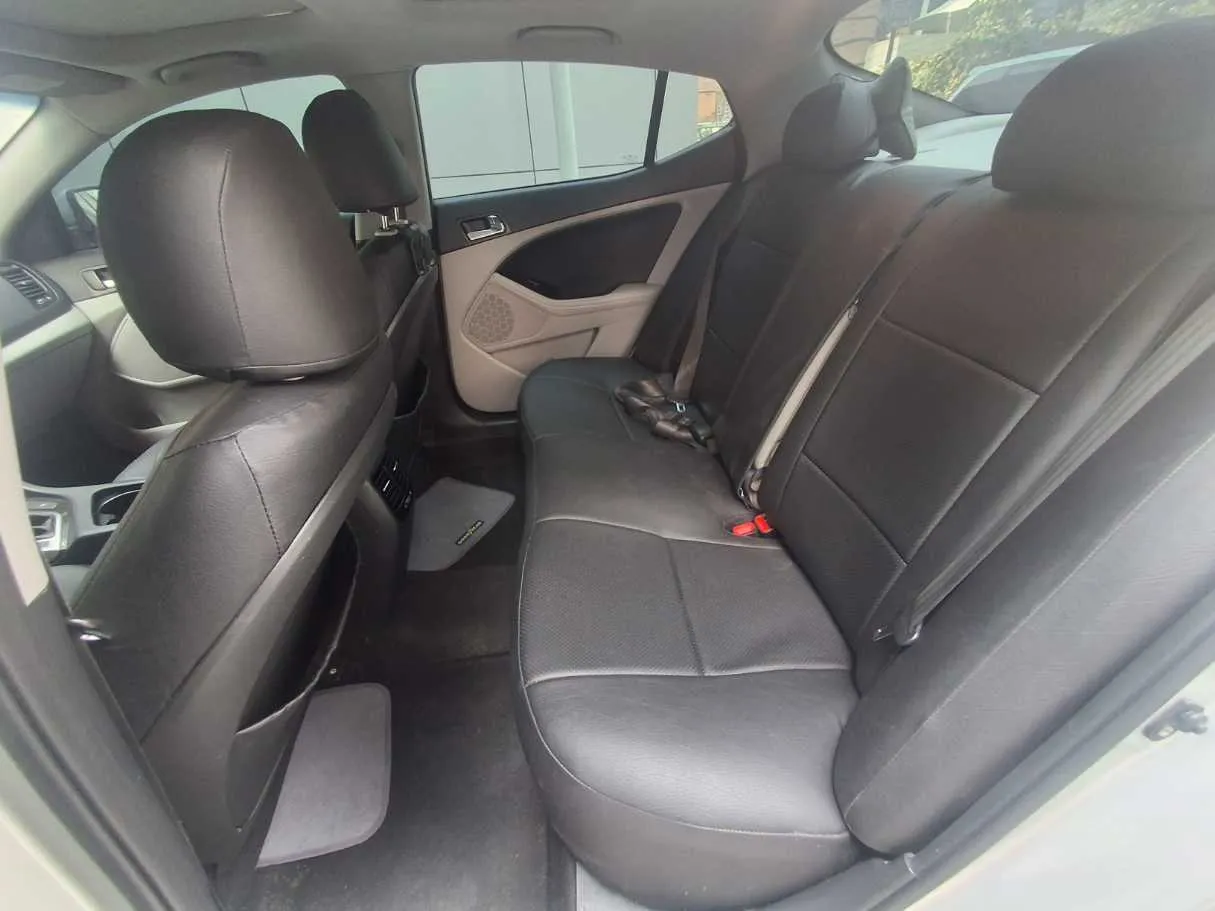 Car image 13