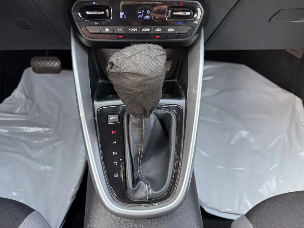 Car image 19