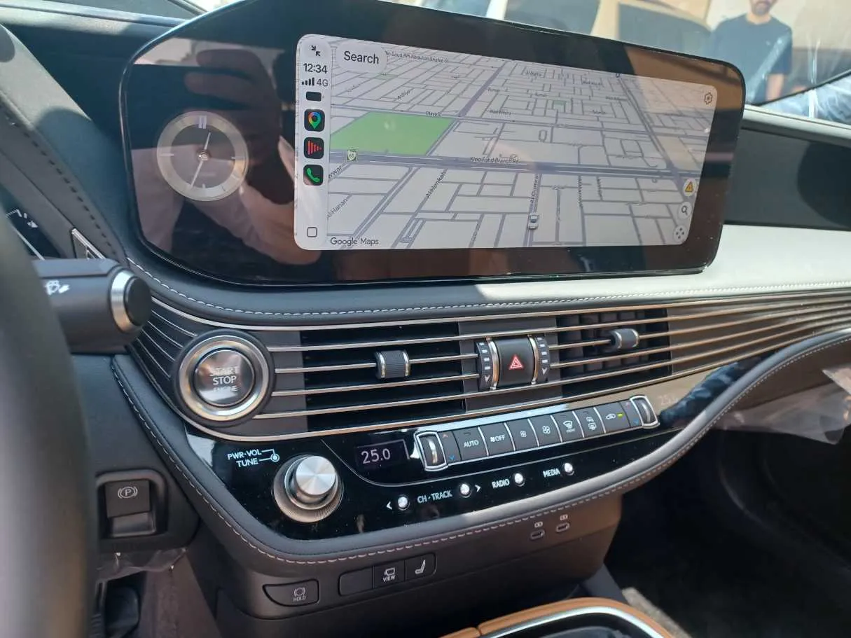 Car image 18