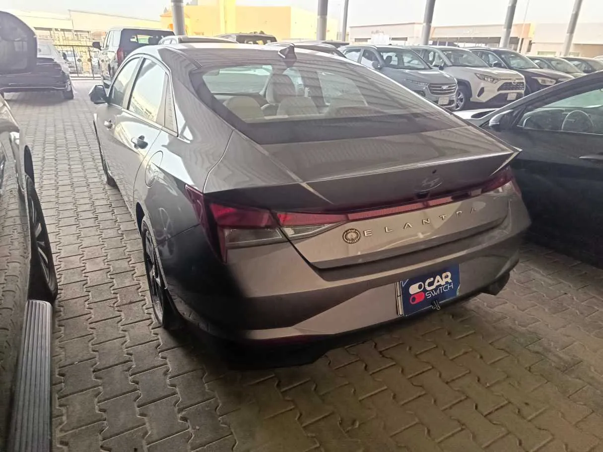 Car image 7