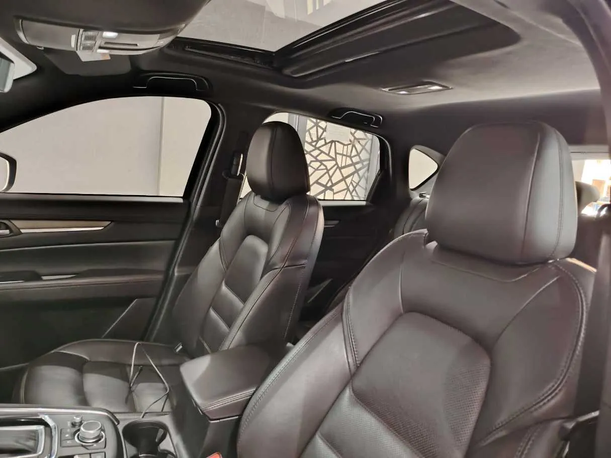 Car image 14