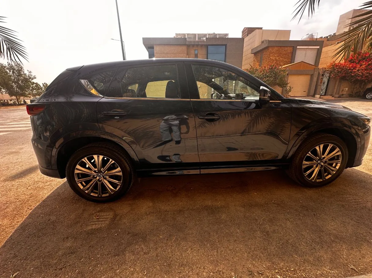 Car image 4