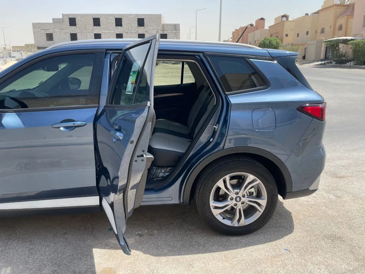 Car image 15