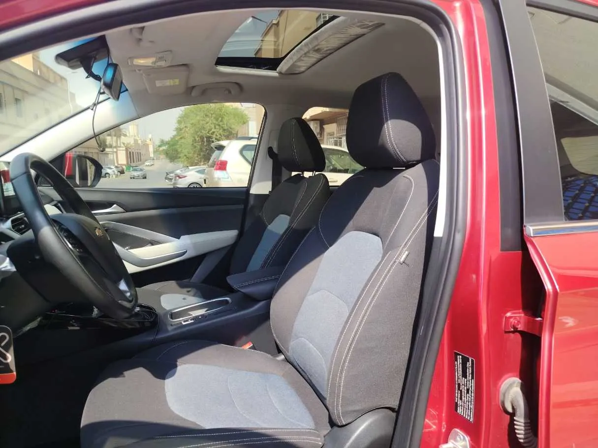 Car image 12