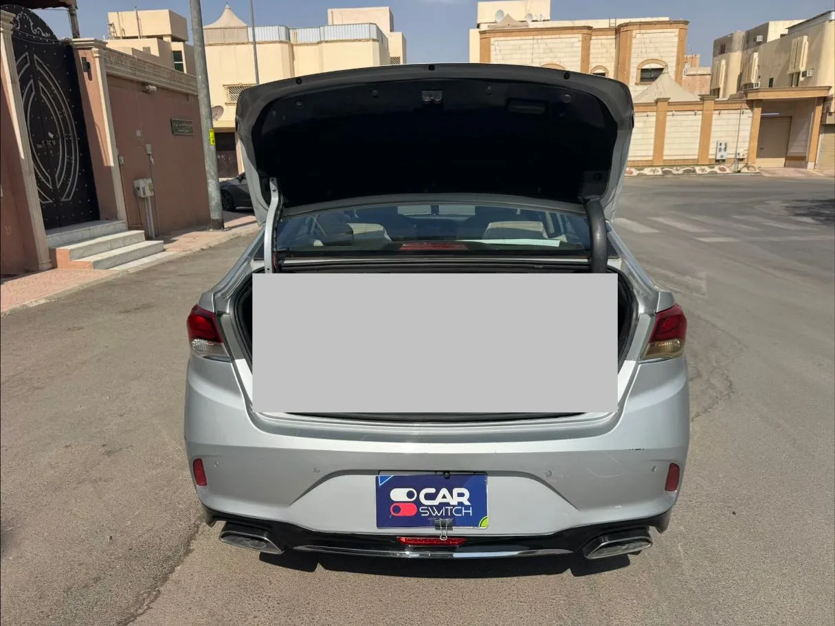 Car image 19