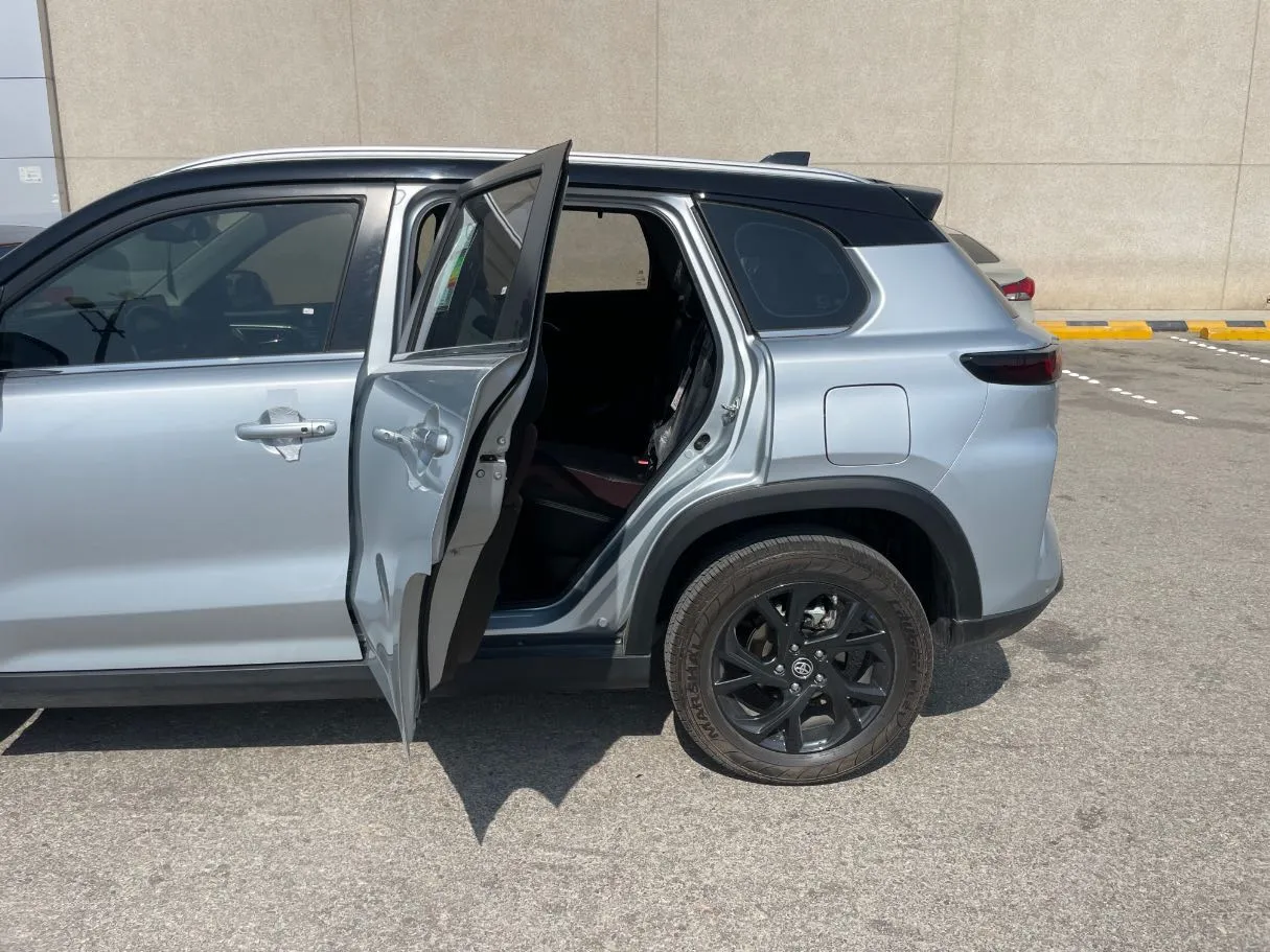 Car image 15