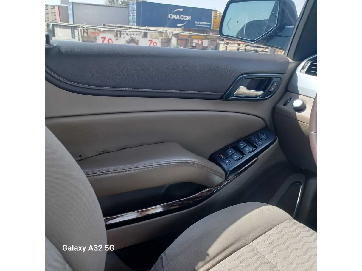 Car image 28