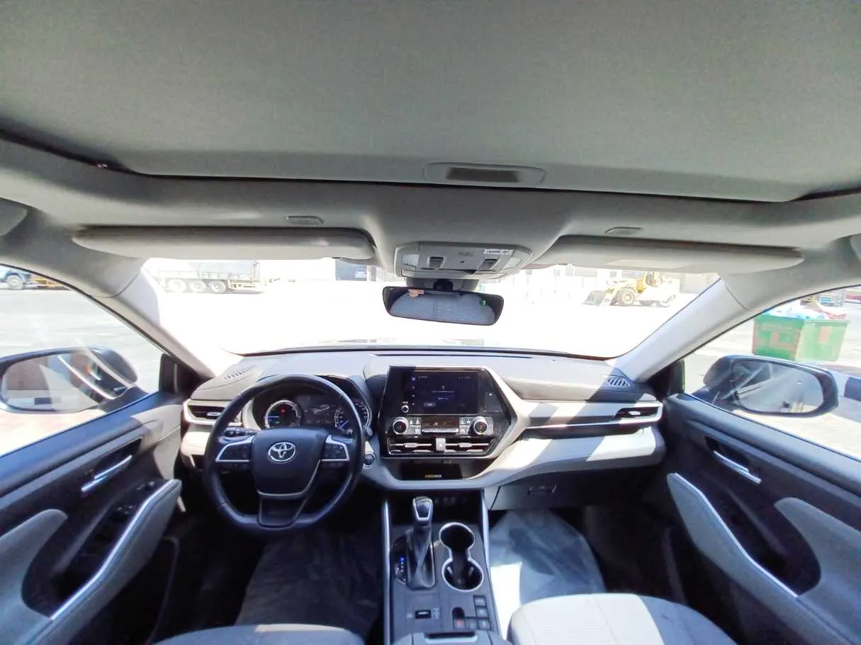 Car image 13