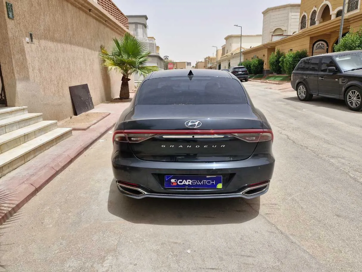 Car image 6