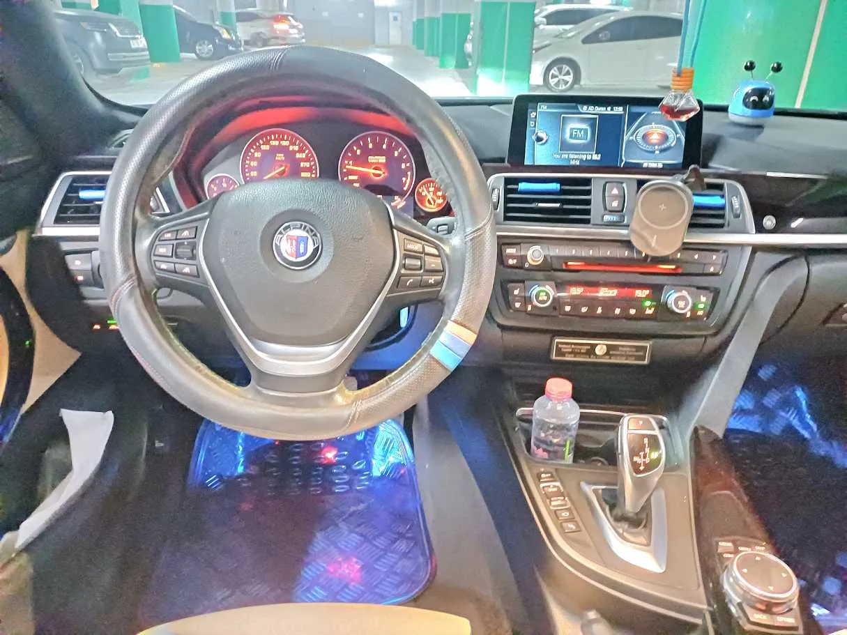 Car image 13