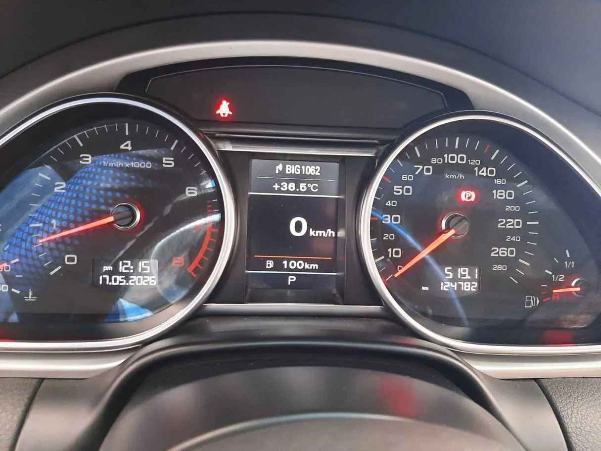Car image 15