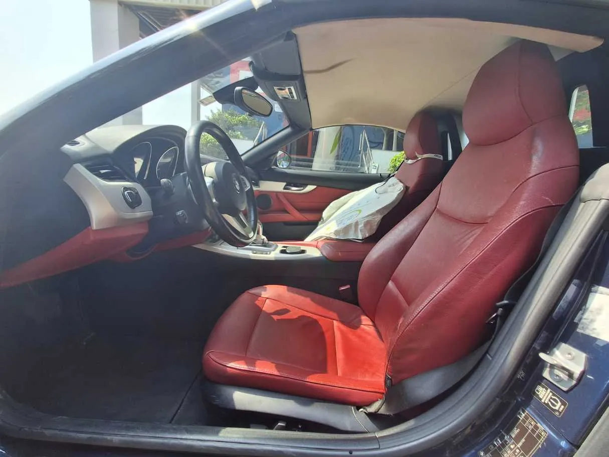 Car image 12
