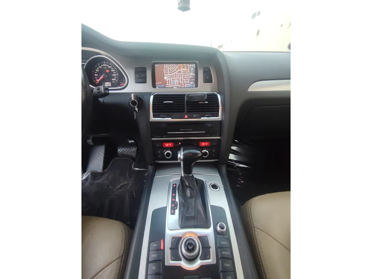 Car image 18