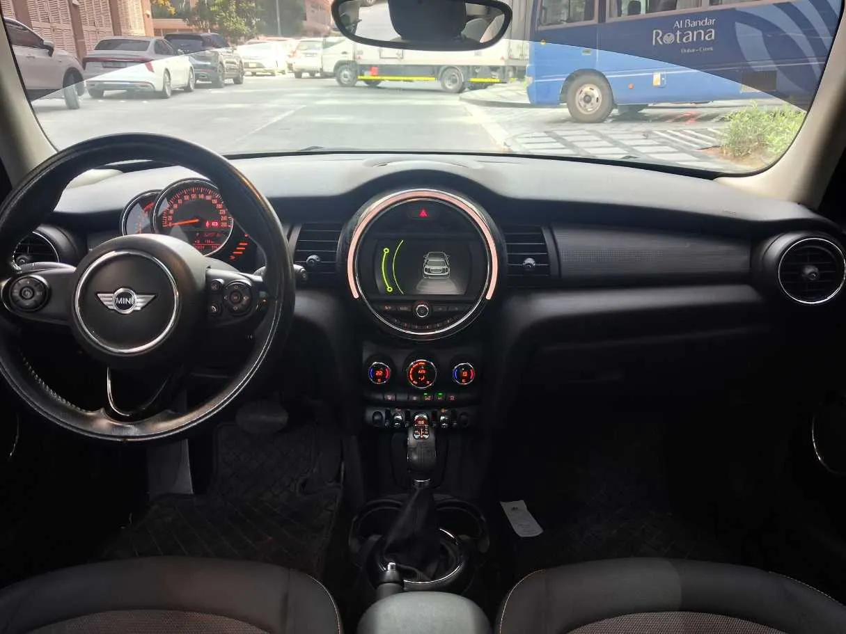 Car image 15