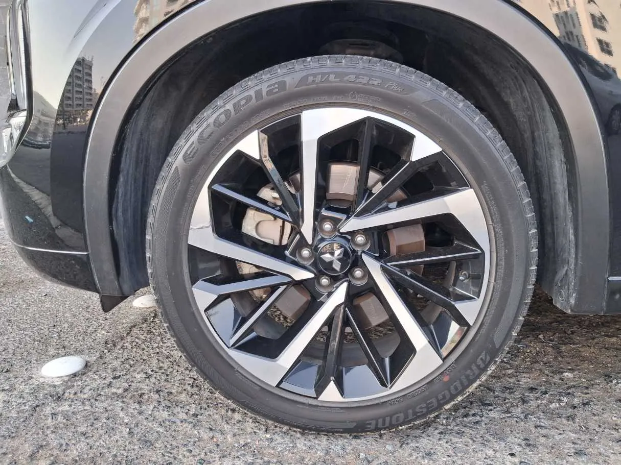Car image 9