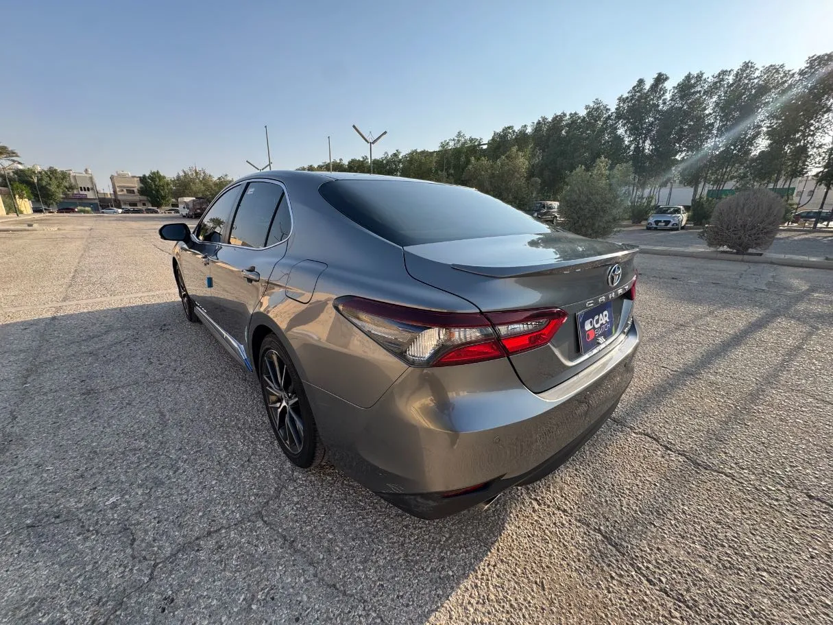 Car image 7