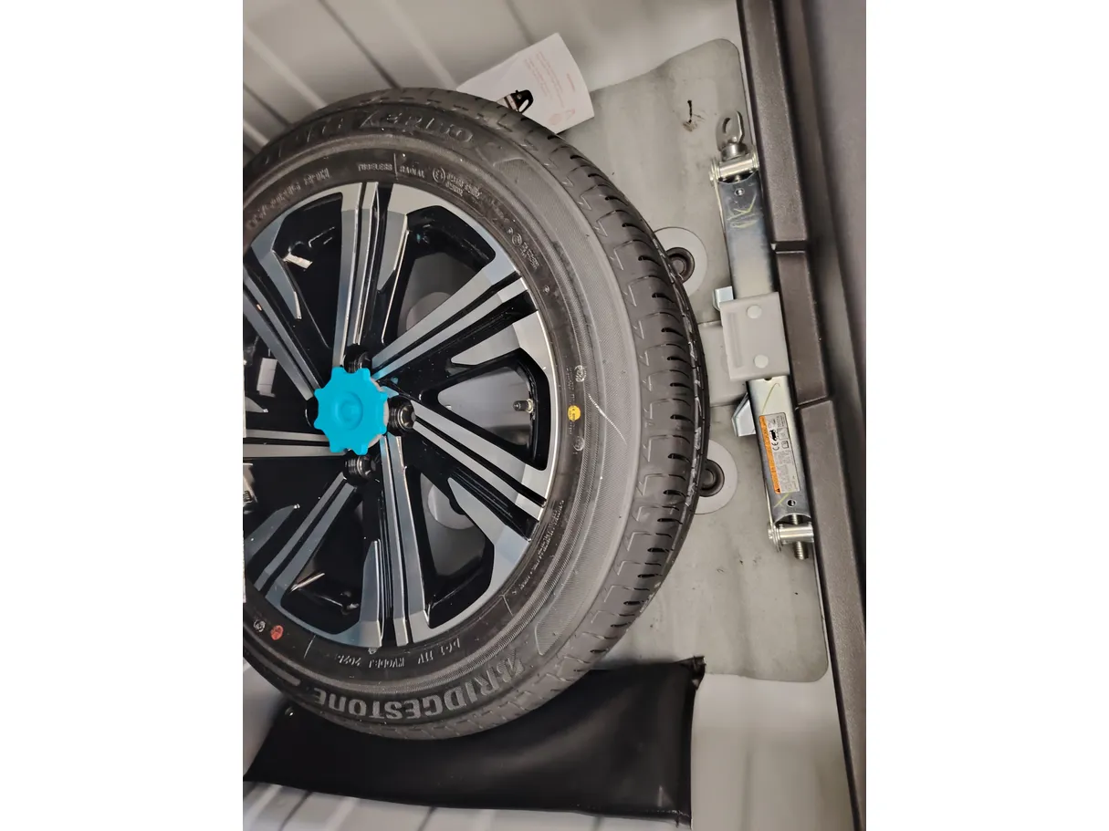 Car image 29