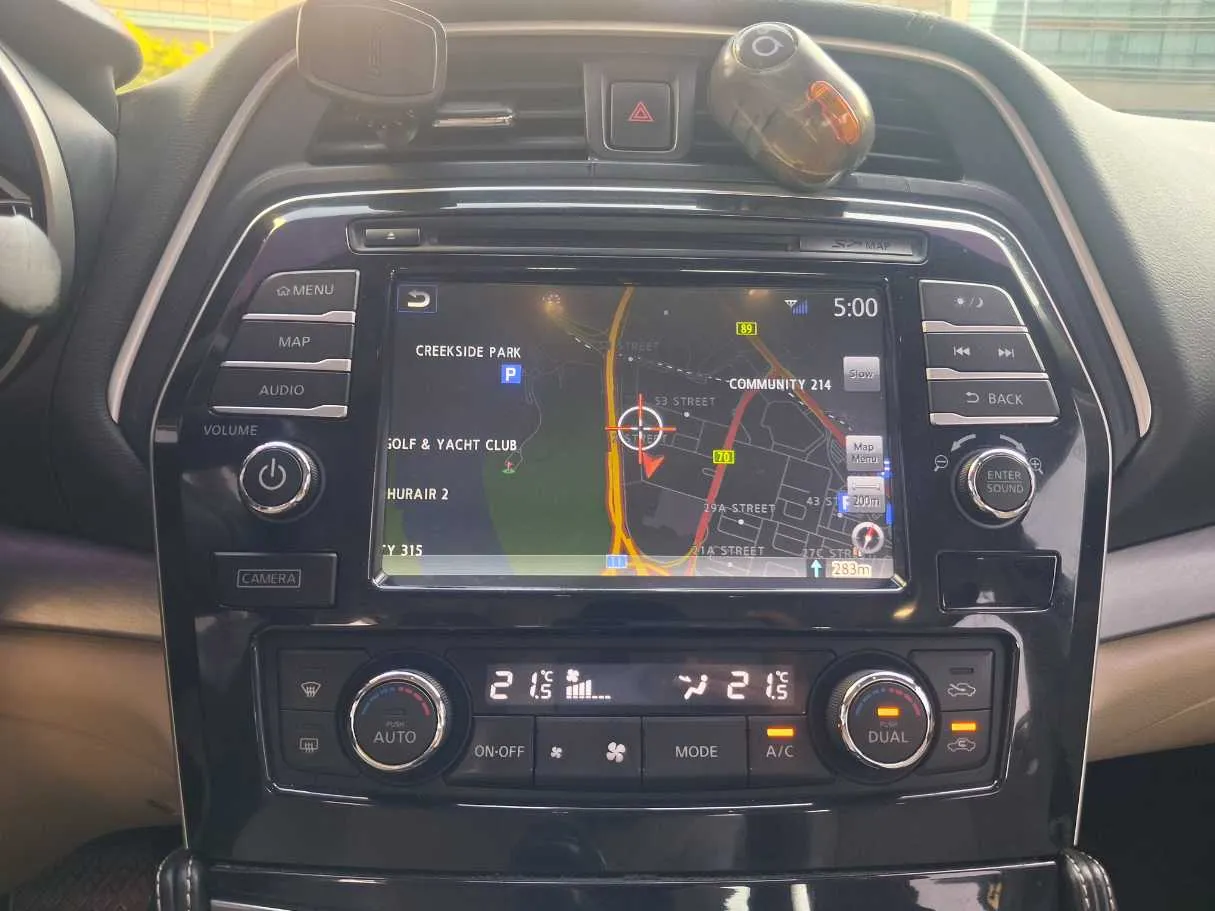 Car image 15