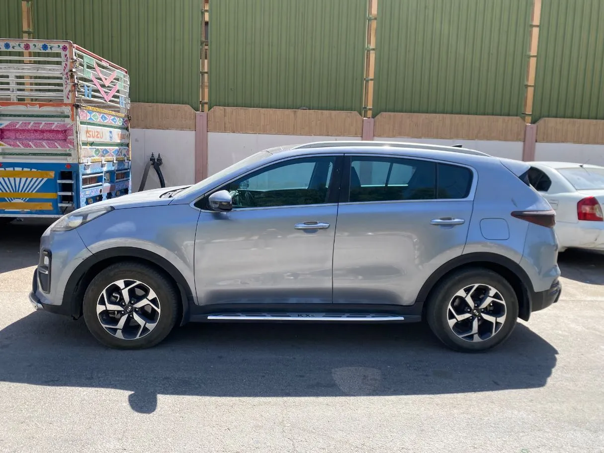 Car image 8