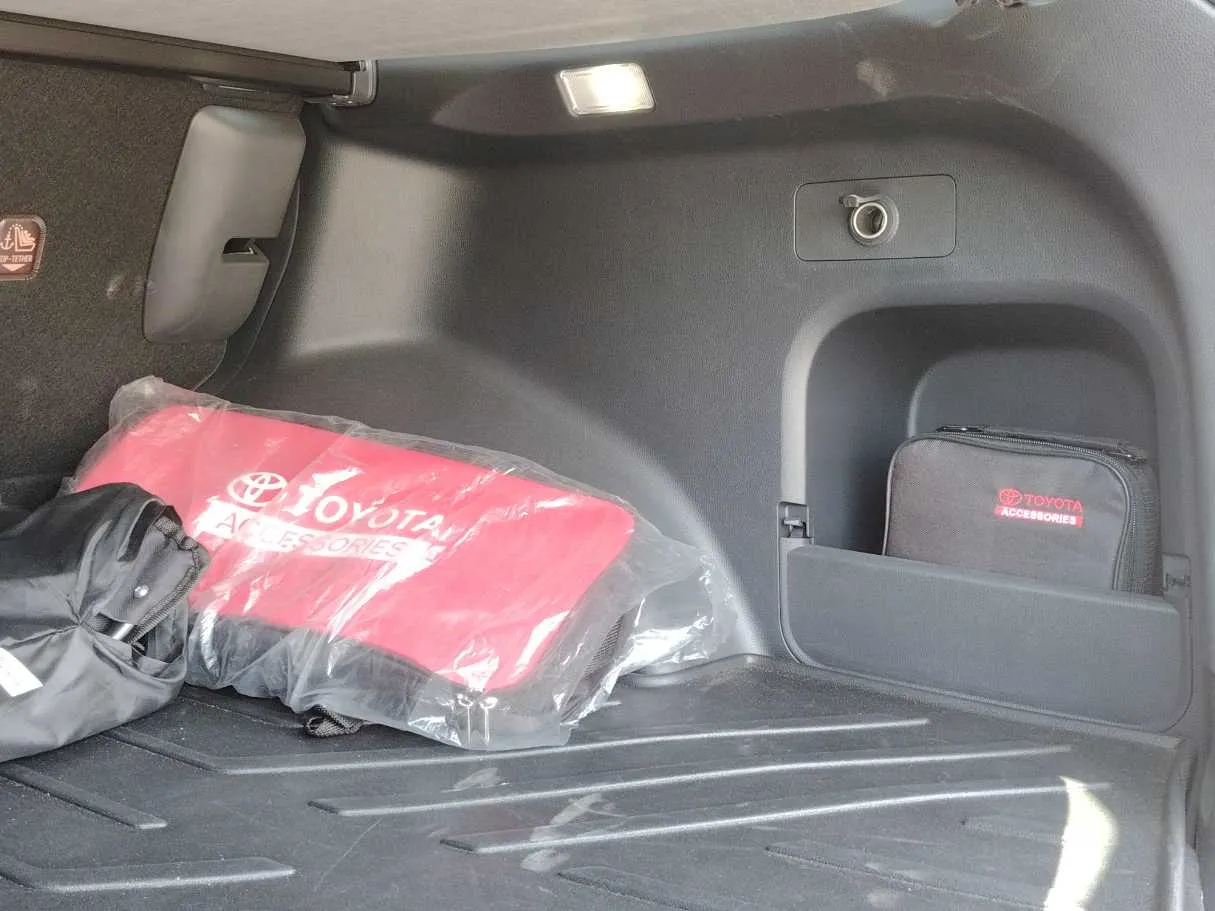 Car image 33