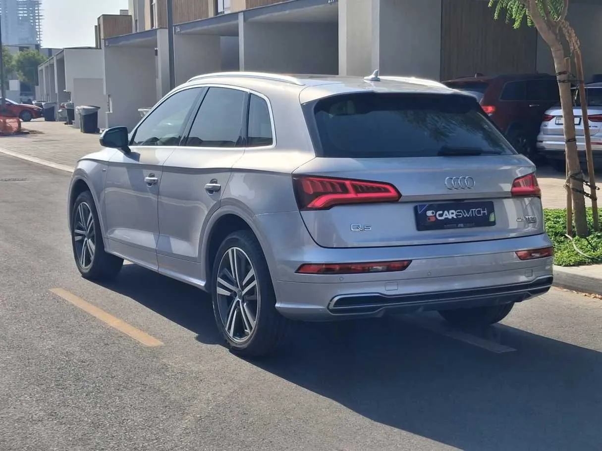 Car image 5