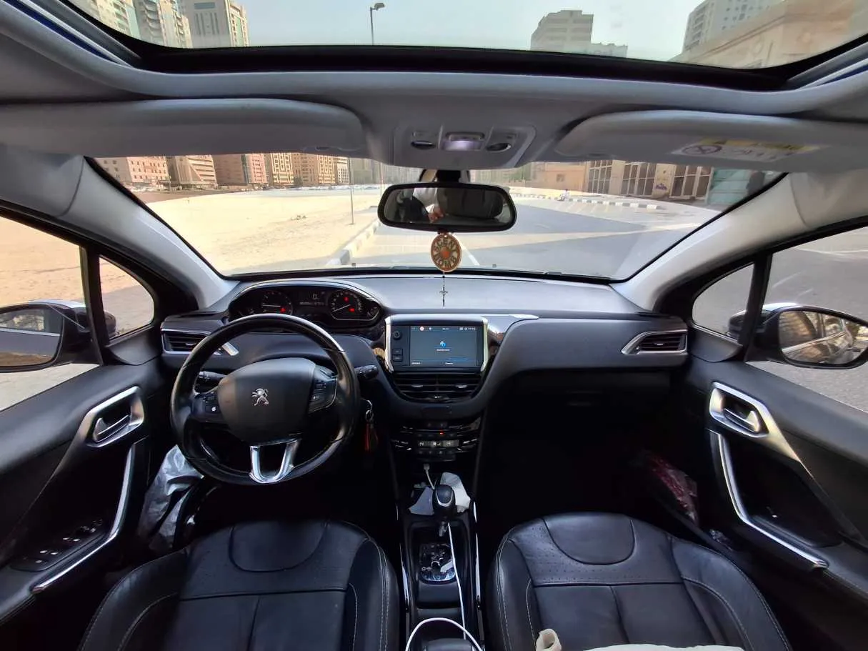 Car image 14
