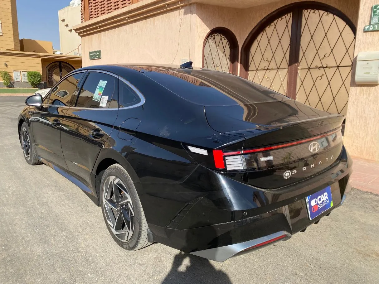 Car image 7